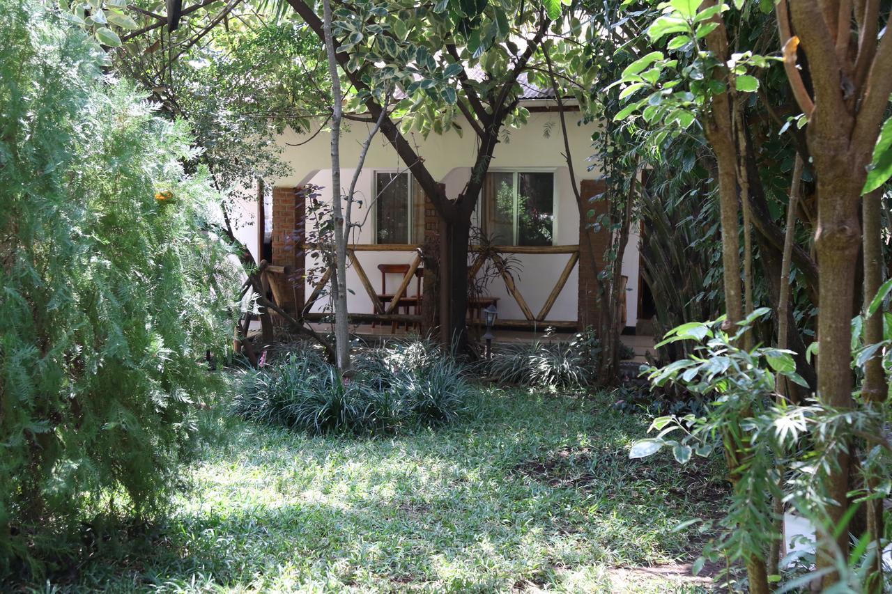 Neneu Hotel Moshi Exteriör bild